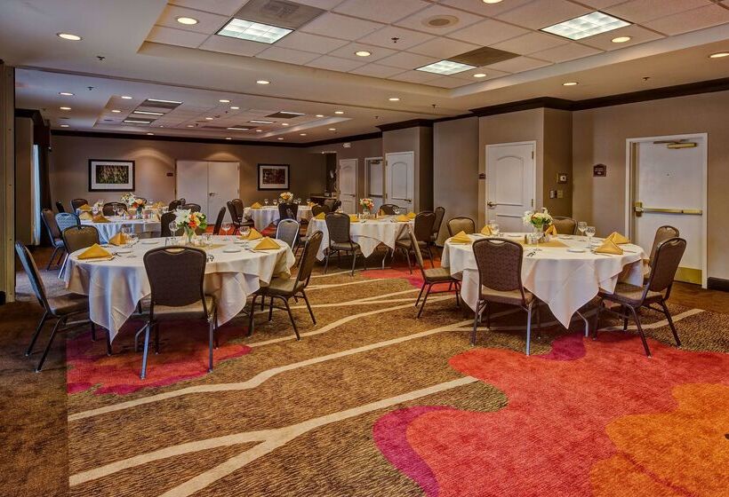 هتل Hilton Garden Inn Indianapolis Northeast/fishers