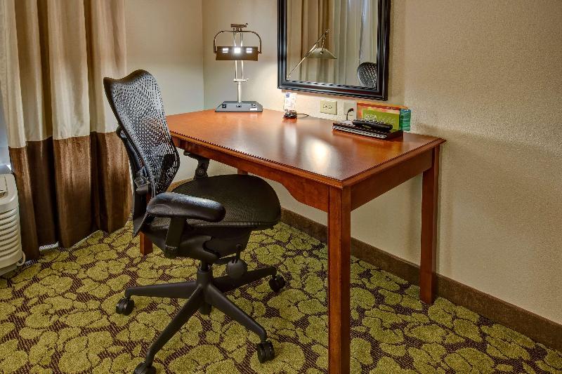 هتل Hilton Garden Inn Indianapolis Northeast/fishers