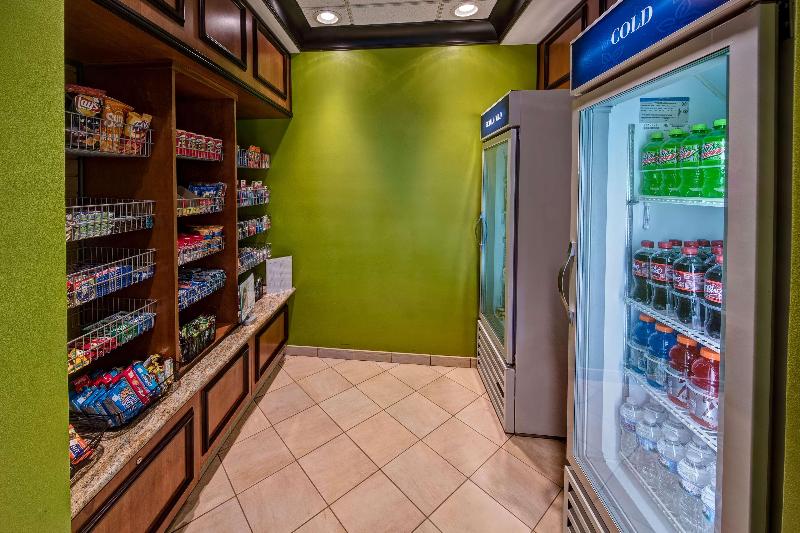 هتل Hilton Garden Inn Indianapolis Northeast/fishers