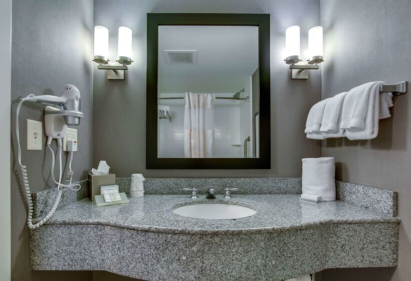 هتل Hilton Garden Inn Louisville/northeast