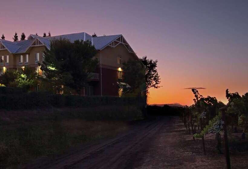 هتل Hilton Garden Inn Sonoma County Airport