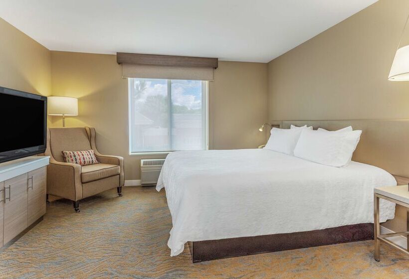 هتل Hilton Garden Inn St Charles