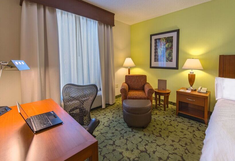 בית מלון כפרי Hilton Garden Inn Tallahassee Central