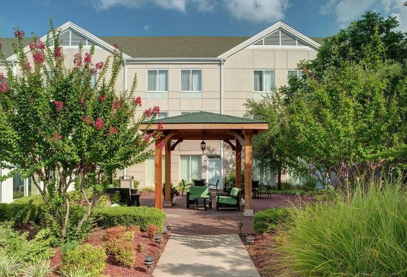 בית מלון כפרי Hilton Garden Inn Tulsa Airport
