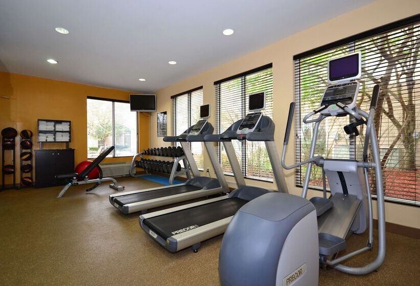 בית מלון כפרי Hilton Garden Inn Tulsa Airport