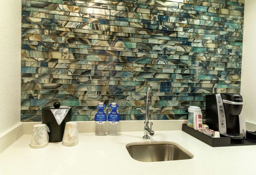 هتل Hilton Garden Inn Des Moines West