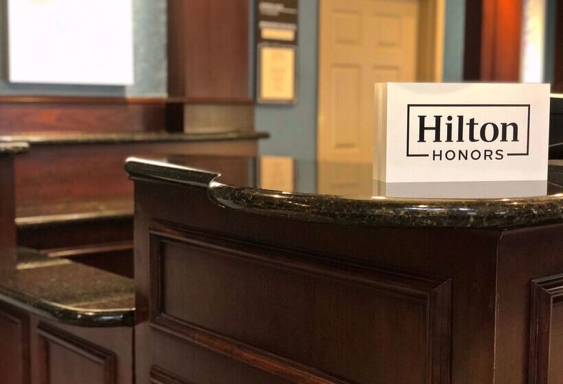 هتل Hilton Garden Inn Des Moines West