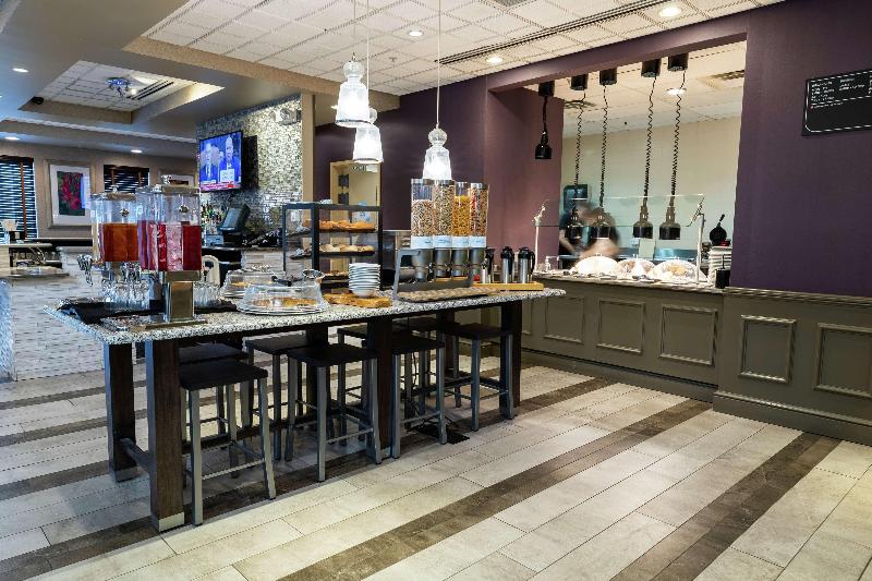 هتل Hilton Garden Inn Des Moines West