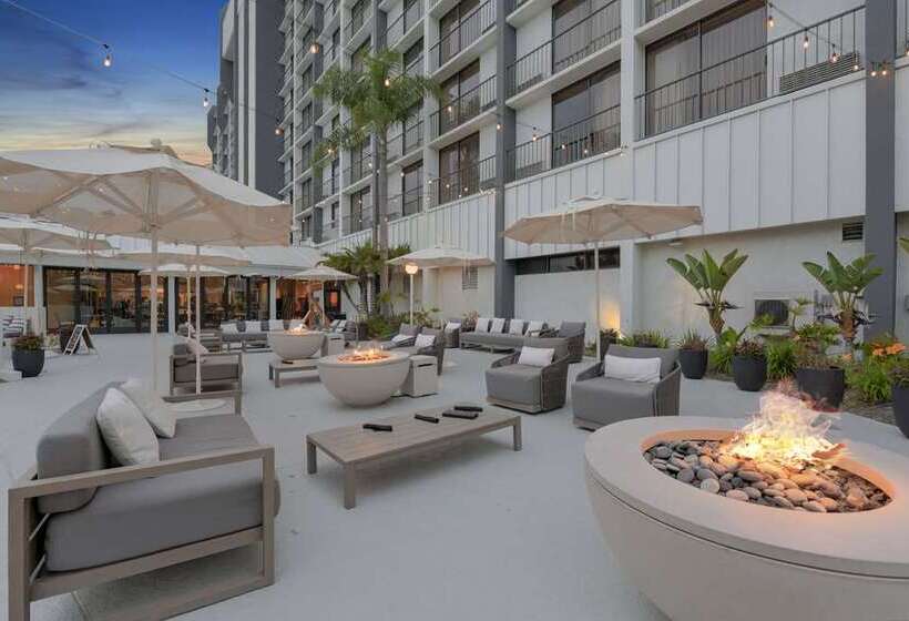 هتل Hilton Irvine/orange County Airport