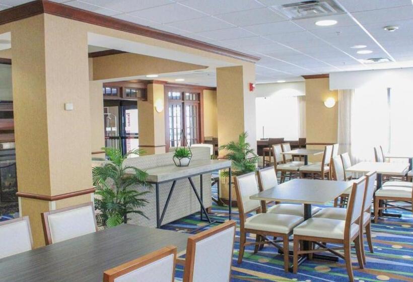 Holiday Inn Express Hotel & Suites Manchester   Airport, An Ihg