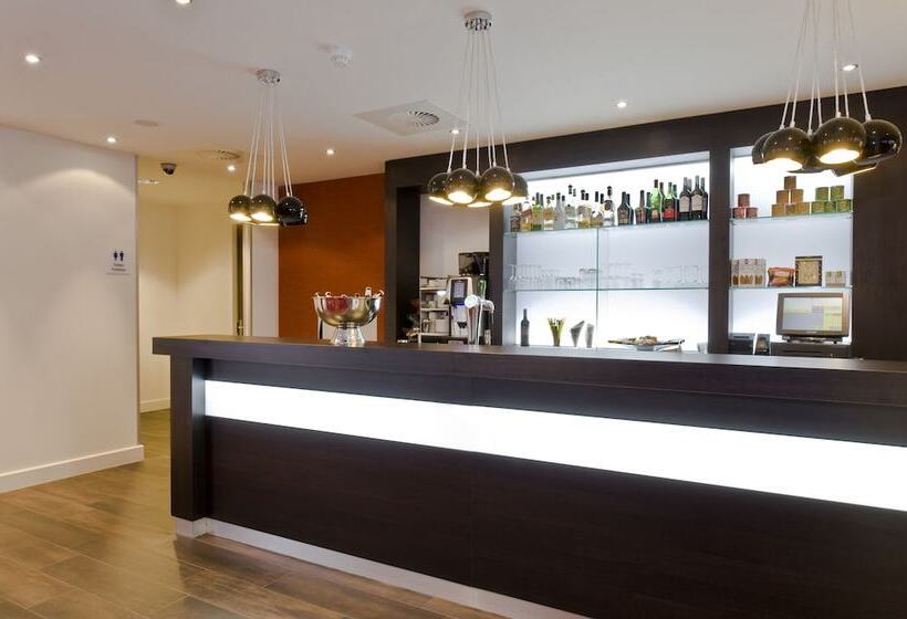 هتل Holiday Inn Express Amsterdam   Schiphol, An Ihg