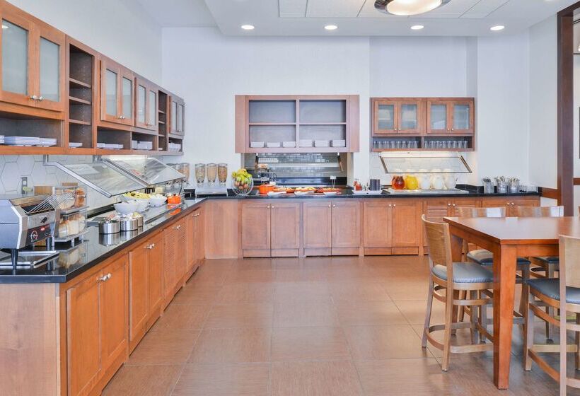 هتل Hyatt Place Herndon Dulles Airport   East
