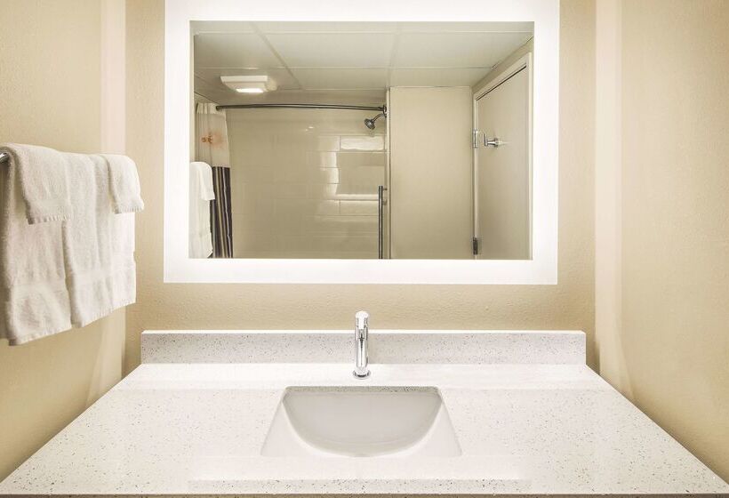 هتل La Quinta By Wyndham Milledgeville