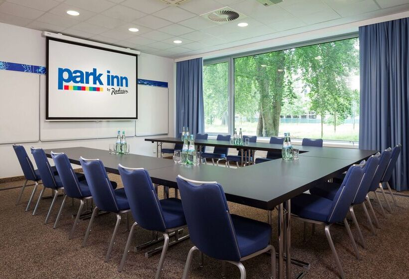 هتل Park Inn By Radisson Frankfurt Airport