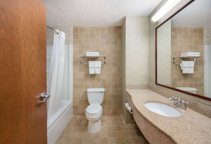 هتل Quality Inn & Suites Fishkill South Near I 84