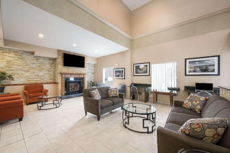 هتل Quality Inn & Suites Fishkill South Near I 84