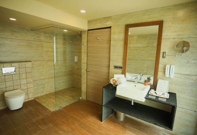 Отель Renest Gandhidham