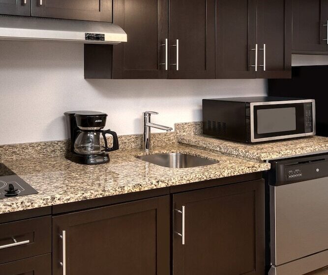 هتل Towneplace Suites By Marriott Sudbury