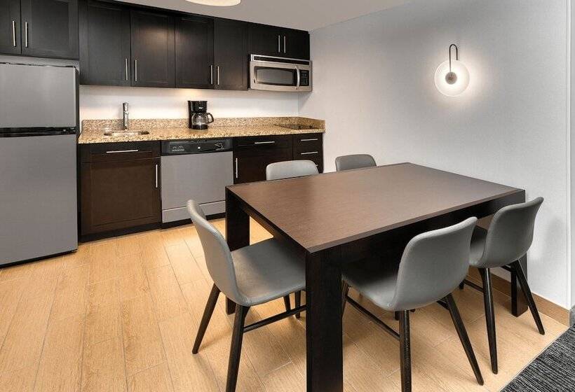 هتل Towneplace Suites By Marriott Sudbury