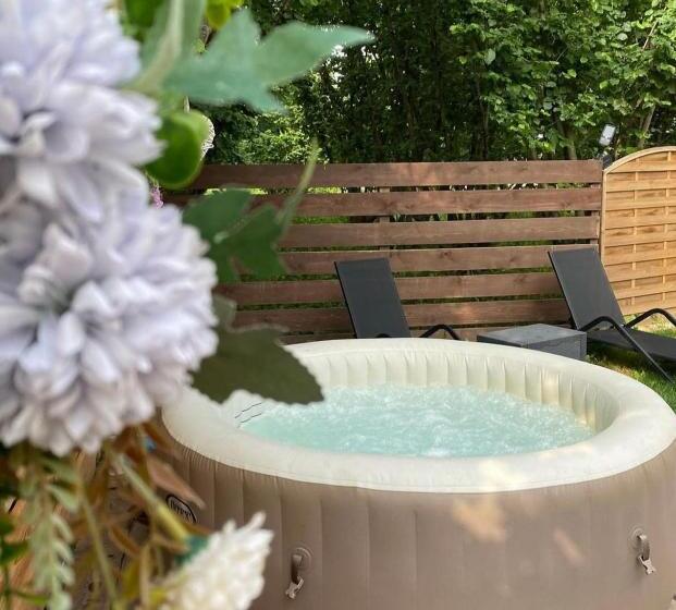مبيت وإفطار Certe Notti Langhe