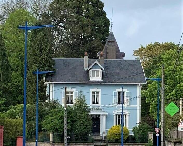 ベッドアンドブレックファースト La Maison Bleue « la Charade »