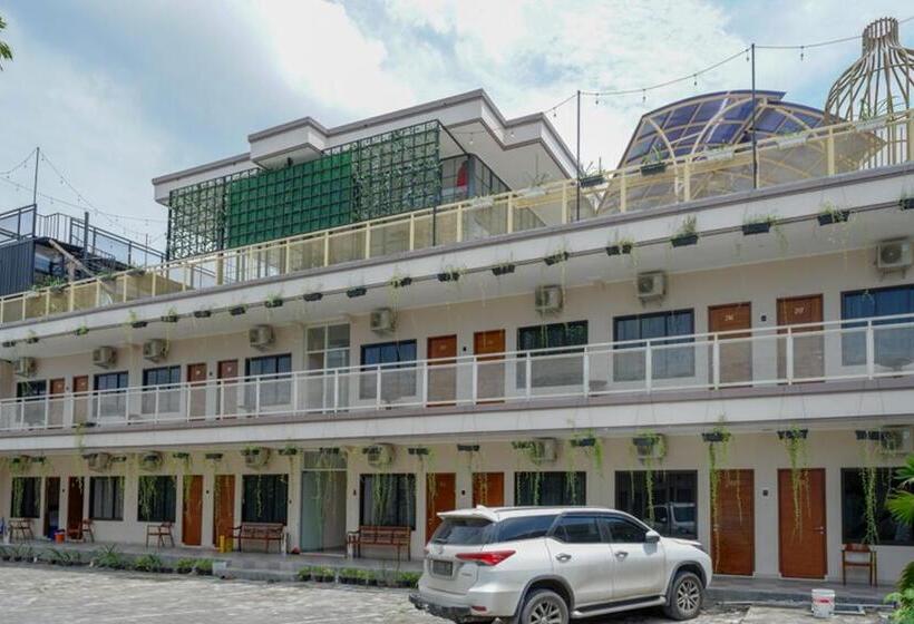 Отель Reddoorz @ Jalan Majapahit Semarang