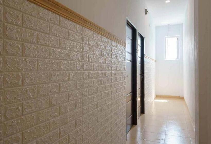 Отель Reddoorz @ Mutiara Residence