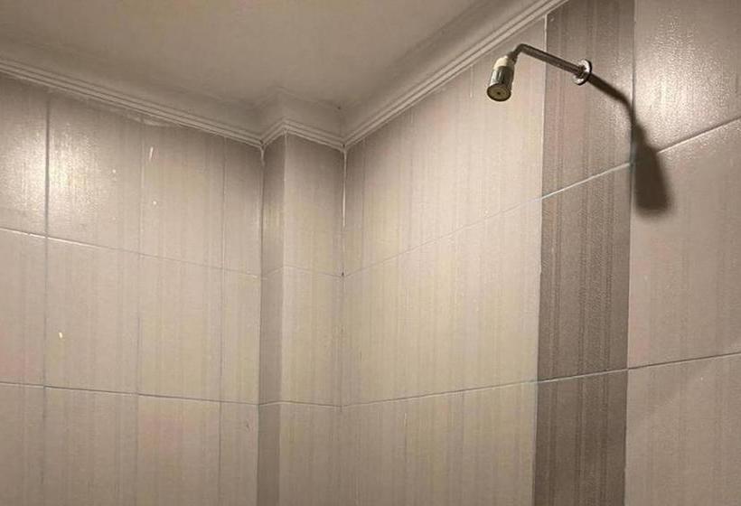 فندق Reddoorz Plus Syariah @ Jalan Syiah Kuala Banda Aceh