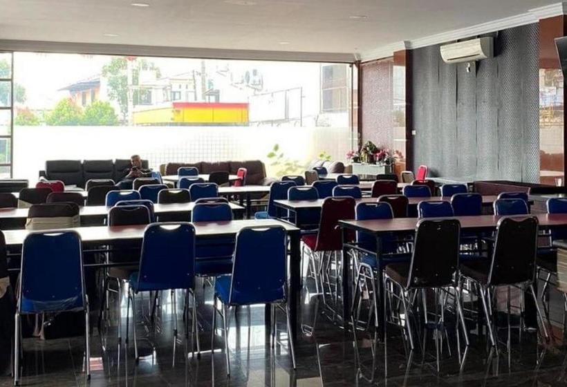 فندق Reddoorz Plus Syariah @ Jalan Syiah Kuala Banda Aceh