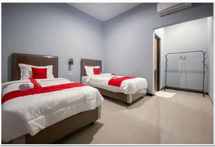 هتل Reddoorz Syariah Near T2 Juanda Airport 2