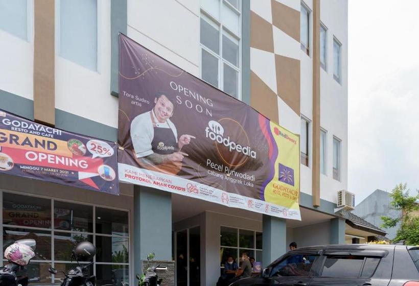 Отель Reddoorz Syariah Plus @ Bsd City