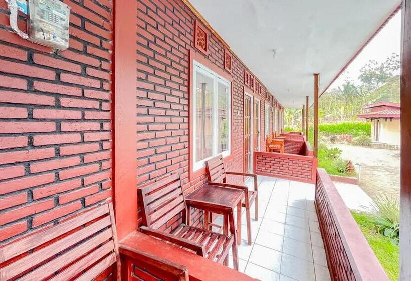 Отель Villa Kampoeng City Wonosalam Mitra Reddoorz