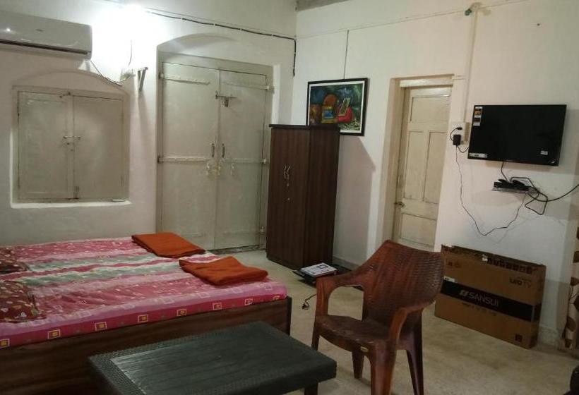 פנסיון Kamat Cottages