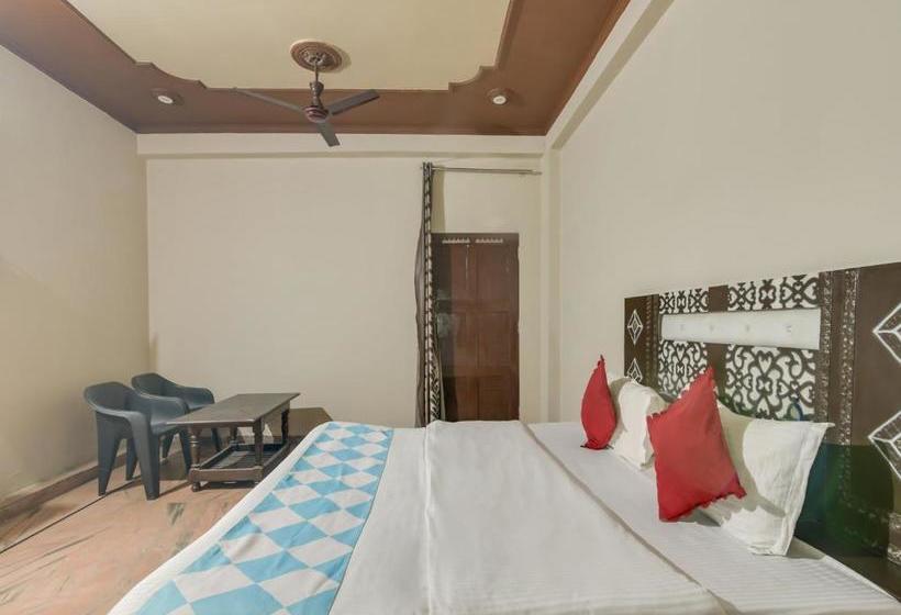 펜션 Oyo 77799 Ajeet Star Guest House Homes Stays