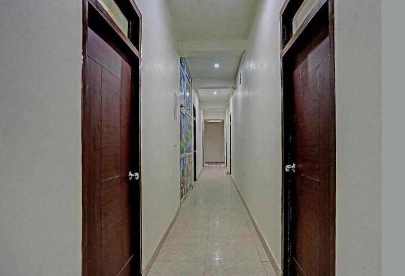 Отель Oyo 71086 Nk Guest House & Restaurant