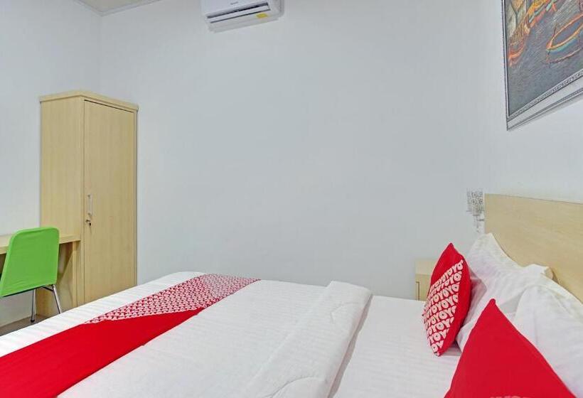 בית מלון כפרי Oyo 90404 Pringombo Homestay 2 Syariah