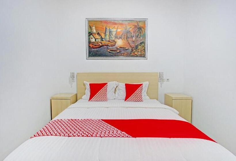 בית מלון כפרי Oyo 90404 Pringombo Homestay 2 Syariah