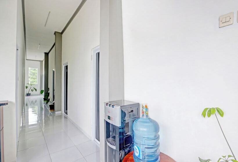 בית מלון כפרי Oyo 90517 Homestay Wonosobo Asri