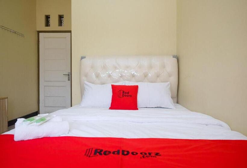 בית מלון כפרי Reddoorz Syariah Near Taman Rekreasi Kalianget Wonosobo