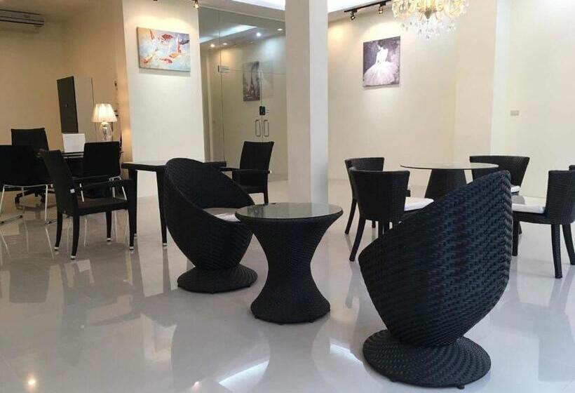 هتل Supachai Inn