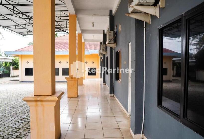 בית מלון כפרי Wisma Citra Metro Mitra Reddoorz
