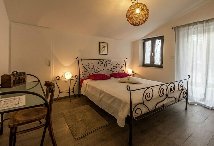 Luxury Villa With Private Pool & Fenced Garden With Veranda Near Tinjan