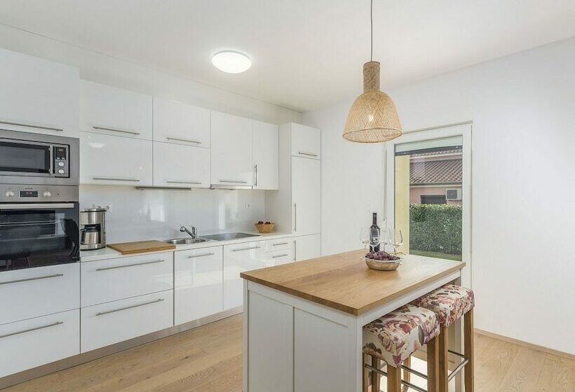 Villa With Private Pool & Garden Near Porec & Water Park