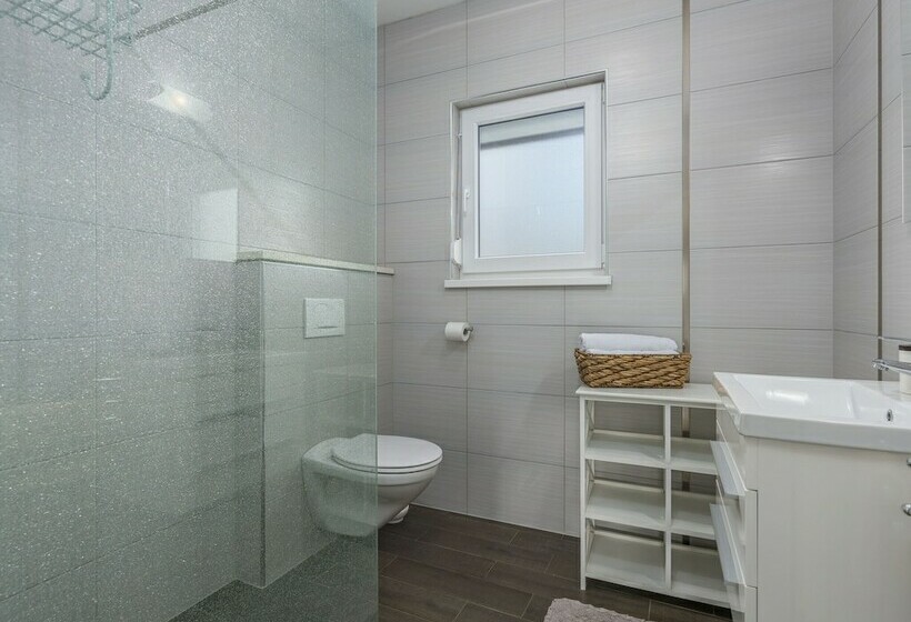 Villa With Private Pool & Garden Near Porec & Water Park