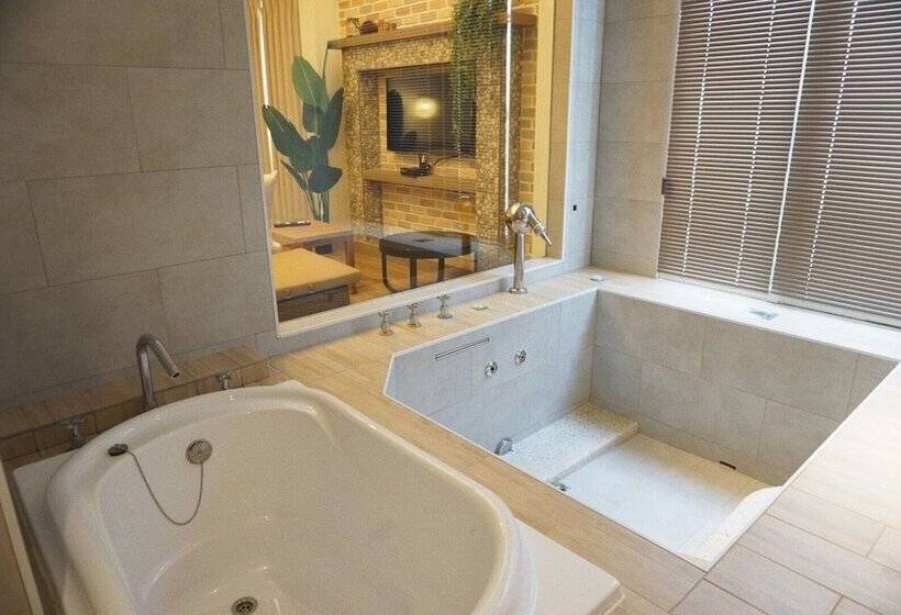 تختخواب و صبحانه Alpha Villa