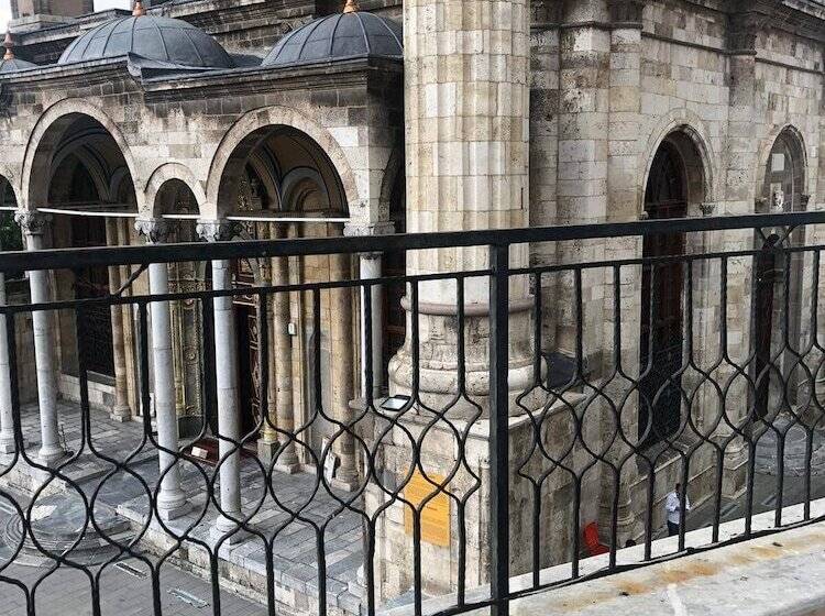 Eser Palas Oteli̇