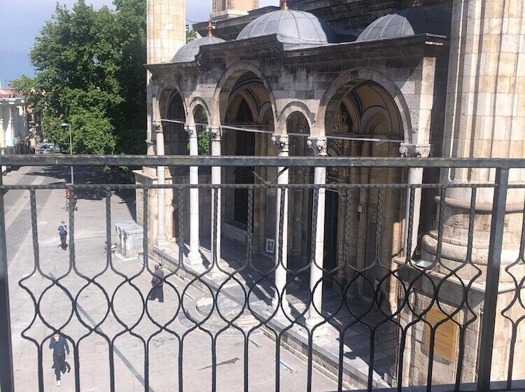 Eser Palas Oteli̇