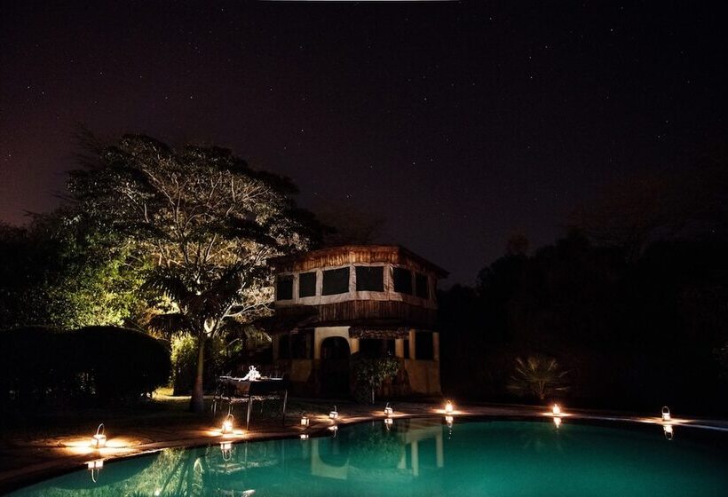 هتل Flamingo Hill Tented Camp