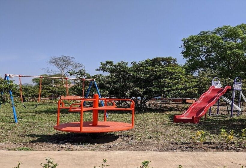 בית מלון כפרי Mango Tree Farm