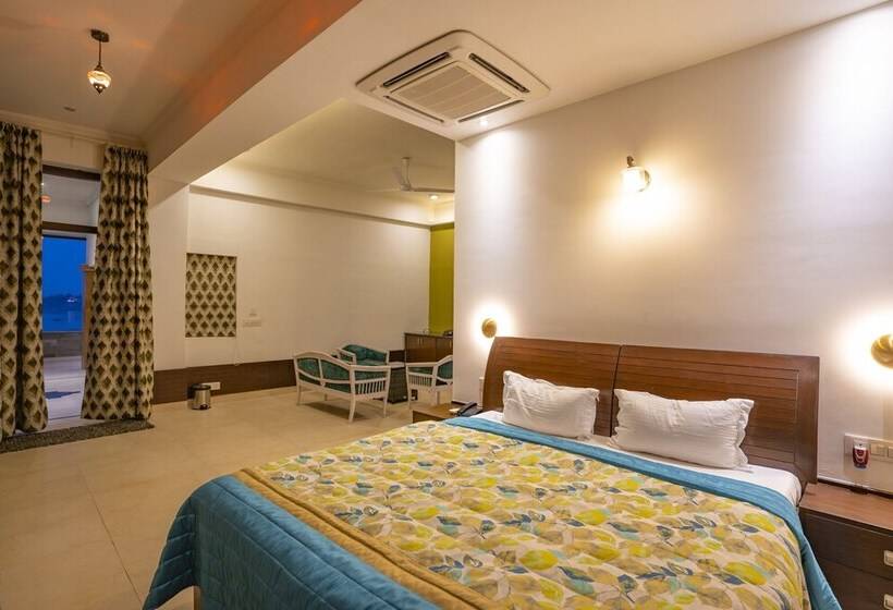 호텔 Narmade River View Resort